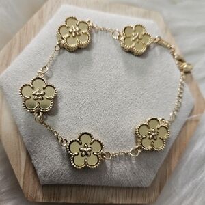 5 Leaves Gold Clover bracelet